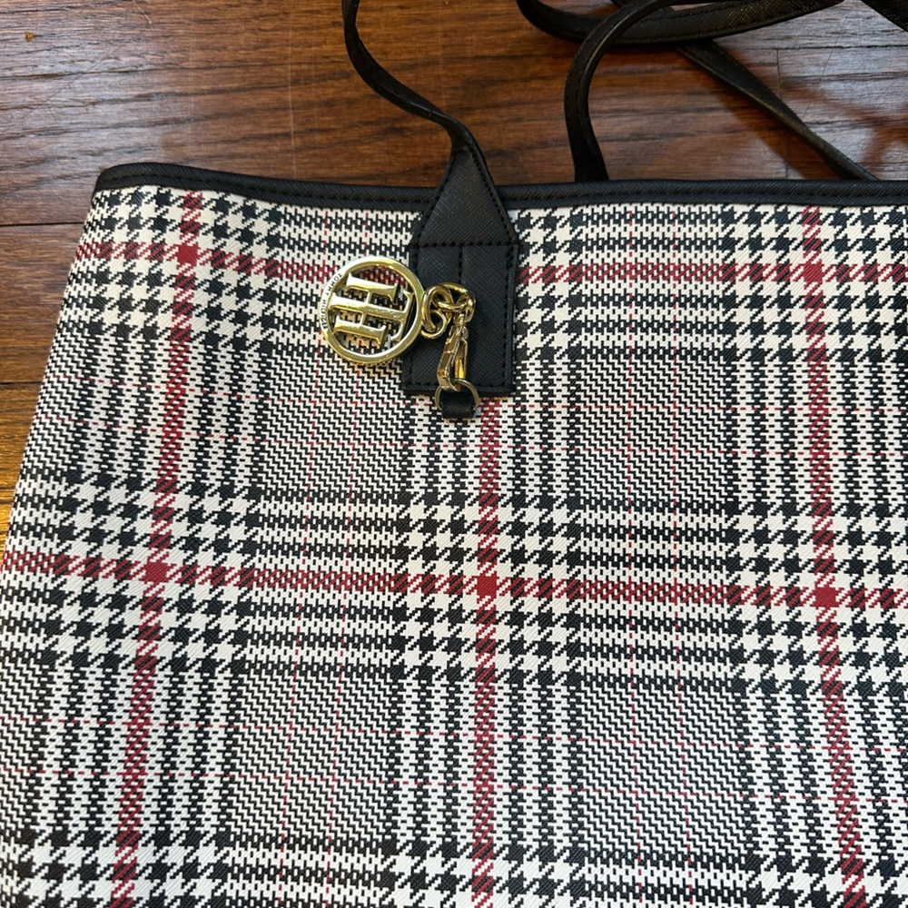 Tommy Hilfiger Navy Interior Handbag with Red Trim